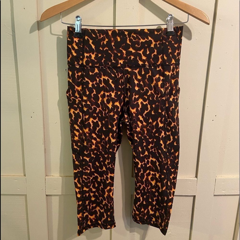 Fabletics oasis high waisted pocket crop sz small